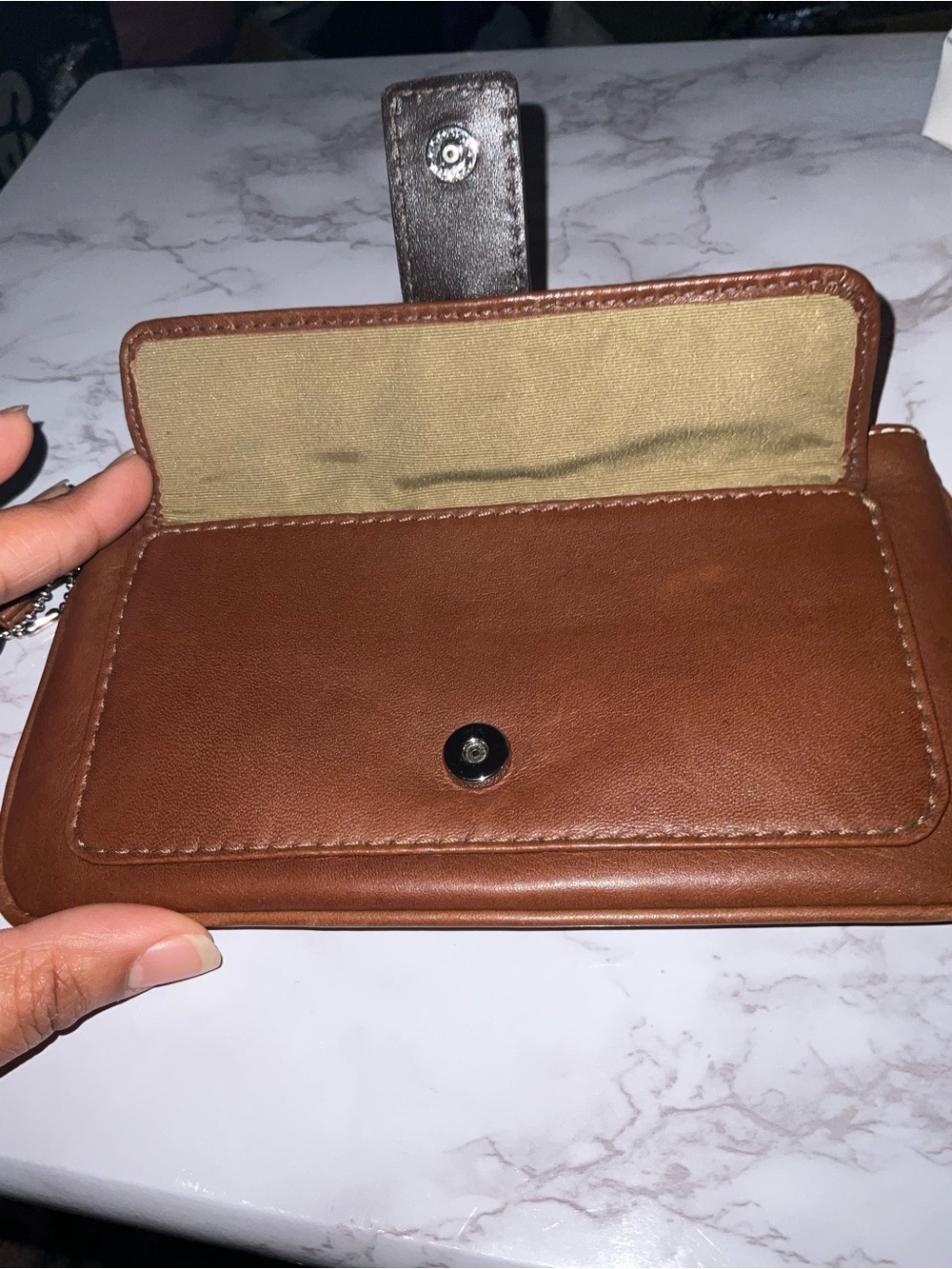 Coach Soho Wristlet British Tan Leather Buckle Pocket Y2K Contrast Stitch - Picture 14 of 14